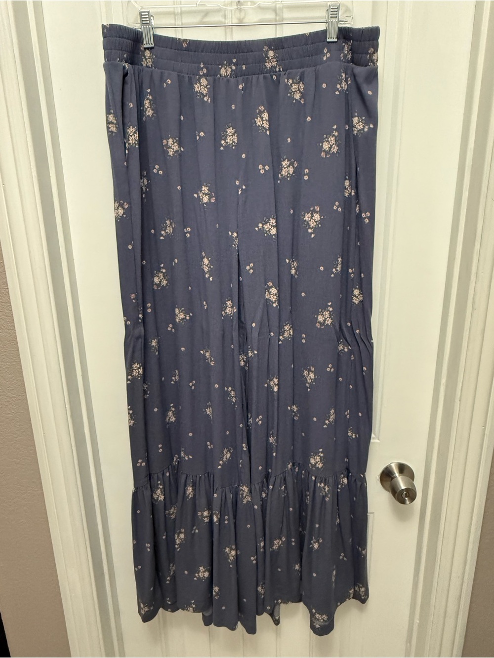 NWOT Torrid Festi Tiered Blue Floral Ruffle Pants Size 2 22-24 (24-13)